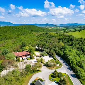Pollushof Panzió és Étterem Csolnok