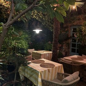 Szent Anna Panzió és Apartmanház Esztergom