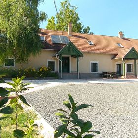 Napraforgó Turistaszálló Szentbékkálla