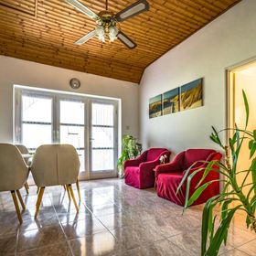 Pávics Apartmanház Balatonboglár