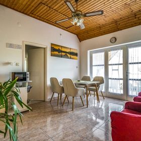 Pávics Apartmanház Balatonboglár