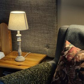 Sólyomvár-lak Komlóska