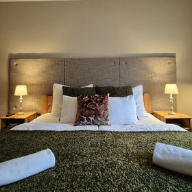 Sólyomvár-lak Komlóska