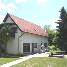 Gyöngyvirág Apartmanház Balatonboglár