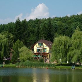 Nefelejcs Fagyizó és Apartmanház Kistolmács