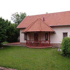 Happy Mammy Bababarát Vendégház Fészek Gyopárosfürdő