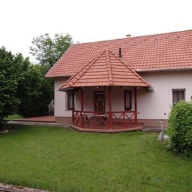 Happy Mammy Bababarát Vendégház Fészek Gyopárosfürdő