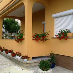 Apartmani Meri Lopar