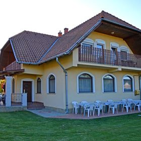 Tőzike Apartmanház Lenti