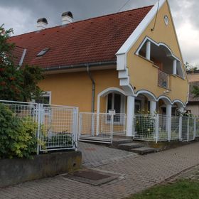 Sárga Rózsa Apartmanház Balatongyörök
