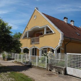 Sárga Rózsa Apartmanház Balatongyörök