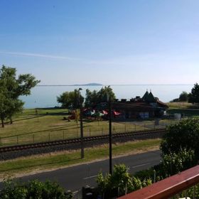 Laura Apartmanház Révfülöp