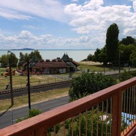 Laura Apartmanház Révfülöp