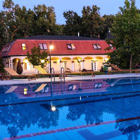 Kastélypark Fürdő Motel Füzesgyarmat