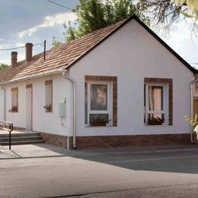 Írisz Apartmanház Mórahalom