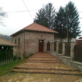 Híd-ház Alsónána