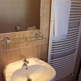 Alice Panzió Gold Kalocsa