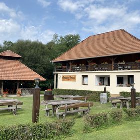 Almáskert Fogadó Zebegény