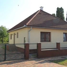 Kincsem Vendégház Bábolna