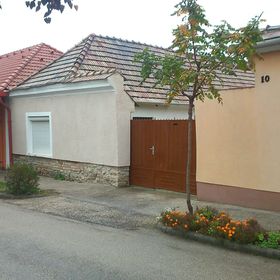 Kékkő Vendégház Tata