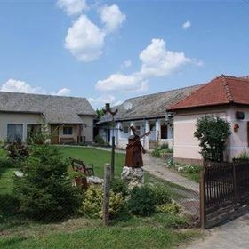 Tamás Bátya Kunyhója Szécsényfelfalu