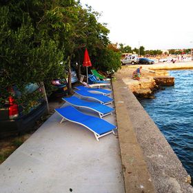 Pansion Delfin Starigrad