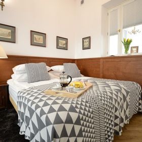 Crystal Suites Old Town