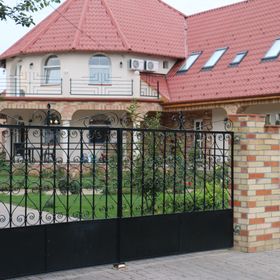 Menyecskeház Tiszakanyár