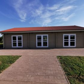 Menyecskeház Tiszakanyár