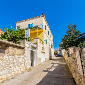 Apartment and Rooms Angela Vela Luka