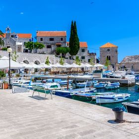 Apartment and Rooms Mate Bol