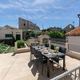 Apartment Ljerka Postira