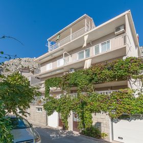 Apartment and Rooms Tatjana Omis