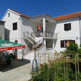 Apartment and Room Ivica Vodice