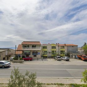 Apartment and Rooms Ivan Makarska