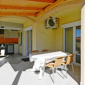 Apartment Darko Tribunj