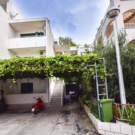 Apartments and Room Nevenka Makarska
