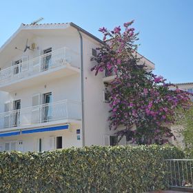 Apartments Šime Srima