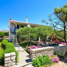 Apartments Tome Povljana