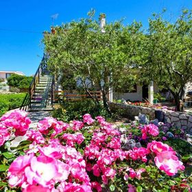 Apartments Tome Povljana