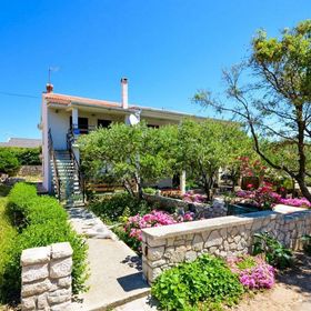 Apartments Tome Povljana