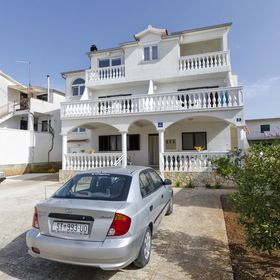 Apartments Mime Pirovac