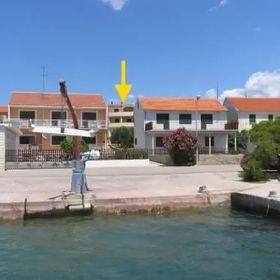 Apartments Frane Brodarica