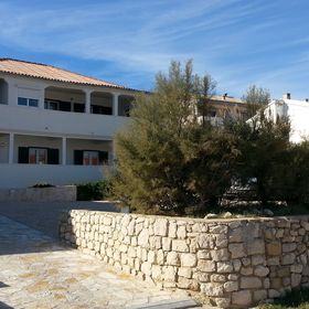 Apartments Ena Pag