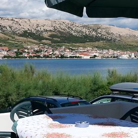 Apartments Ena Pag