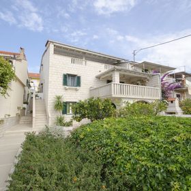 Apartments Klisović Bol