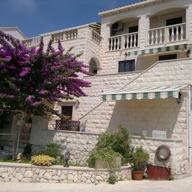 Apartments Fani Bol