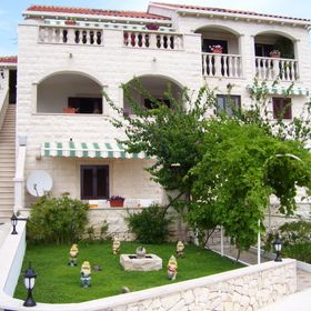 Apartments Fani Bol
