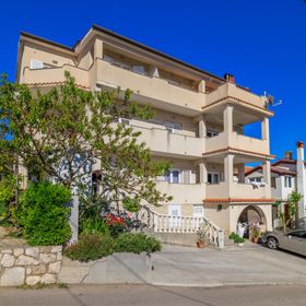 Apartments Marija Mundanije