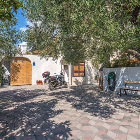 Apartments Josip Makarska